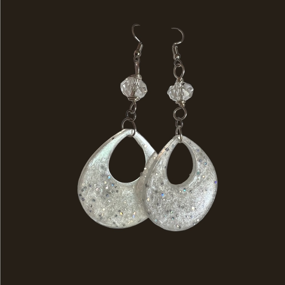 Pearlescent dangles 4 inches